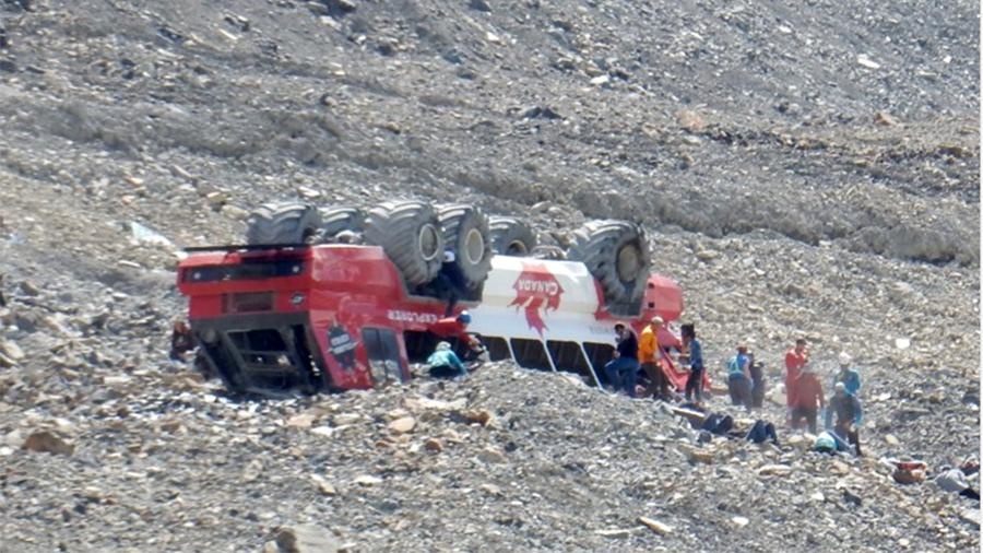 Три человека погибли при опрокидывании автобуса с туристами в Канаде