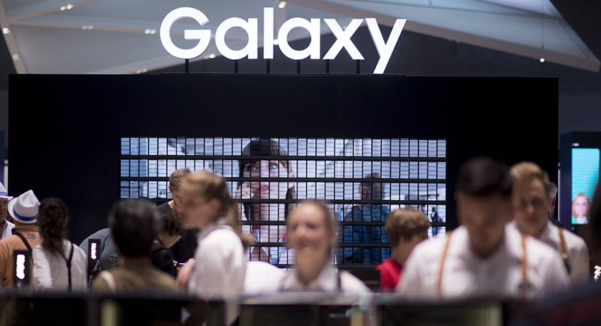 Возможные дизайны Samsung Galaxy 10 появились в Сети