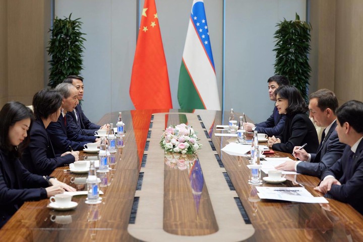 Saida Mirziyoyeva Xitoy Xalqaro kommunikasiya markazi raisi Long Yuysyan bilan uchrashdi Saida Mirziyoyeva Xitoy Xalqaro kommunikasiya markazi raisi Long Yuysyan bilan uchrashdi